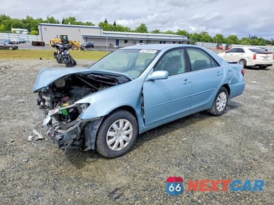 2005 TOYOTA CAMRY LE 4T1BE30K65U994999 - główne zdjęcie licytacji z USA - miniatura