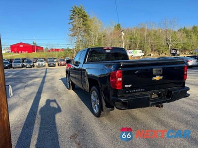 Trzecie zdjęcie samochodu z tyłu: 2018 CHEVROLET SILVERADO K1500 CUSTOM VIN:1GCVKPEC8JZ339419 - miniatura