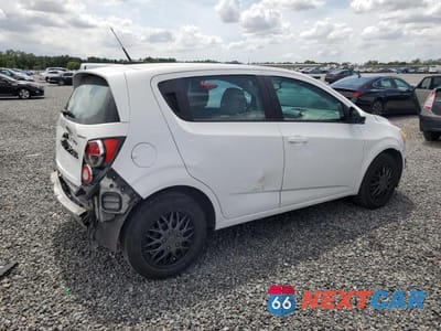 Trzecie zdjęcie samochodu z tyłu: 2014 CHEVROLET SONIC LS VIN:1G1JA6SHXE4133283 - miniatura