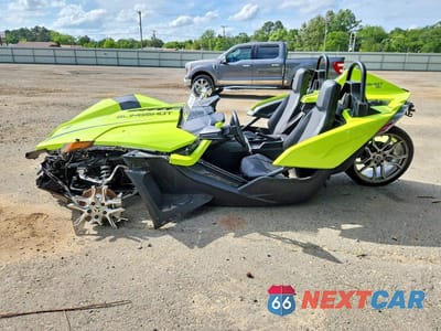 Trzecie zdjęcie samochodu z tyłu: 2023 POLARIS SLINGSHOT SL VIN:57XAAPHD9P8159460 - miniatura