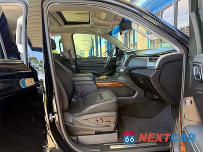 Piąte zdjęcie samochodu w środku: 2018 CHEVROLET SUBURBAN K1500 PREMIER VIN:1GNSKJKC5JR172013 - miniatura