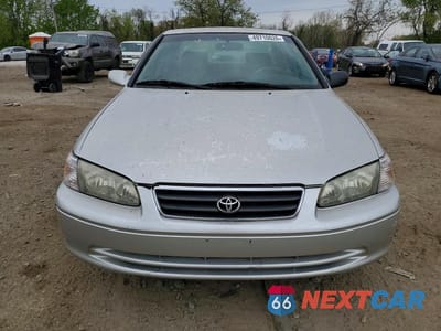 Piąte zdjęcie samochodu w środku: 2001 TOYOTA CAMRY LE VIN:4T1BG22KX1U864980 - miniatura