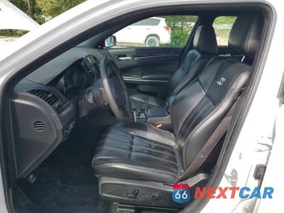 Zdjęcie 7 z 13 samochodu: 2023 CHRYSLER 300 S VIN:2C3CCABG9PH599771 - miniatura