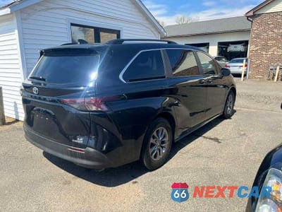 Trzecie zdjęcie samochodu z tyłu: 2024 TOYOTA SIENNA LE VIN:5TDKSKFC5RS119205 - miniatura