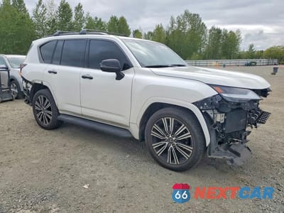 Czwarte zdjęcie samochodu z boku: 2022 LEXUS LX 600 LUXURY VIN:JTJGB7CX5N4012216 - miniatura