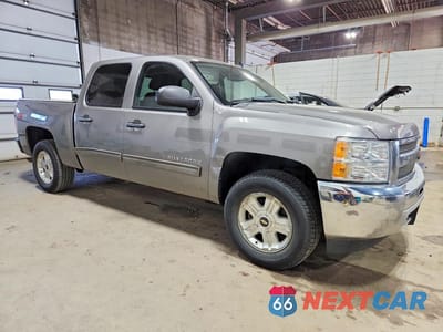 Czwarte zdjęcie samochodu z boku: 2013 CHEVROLET SILVERADO K1500 LT VIN:3GCPKSE71DG339636 - miniatura