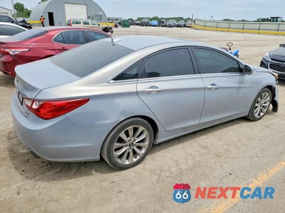 Trzecie zdjęcie samochodu z tyłu: 2011 HYUNDAI SONATA LIMITED 2.0T VIN:5NPEC4AB2BH227703 - miniatura