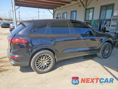 Trzecie zdjęcie samochodu z tyłu: 2017 PORSCHE CAYENNE VIN:WP1AA2A26HKA86152 - miniatura