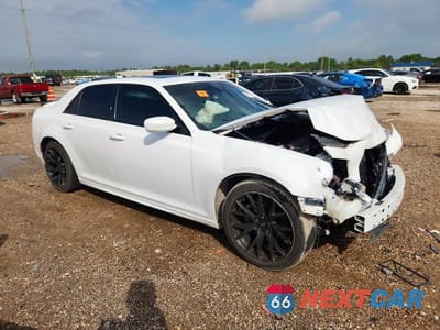 Czwarte zdjęcie samochodu z boku: 2020 CHRYSLER 300 S VIN:2C3CCABT9LH239083 - miniatura