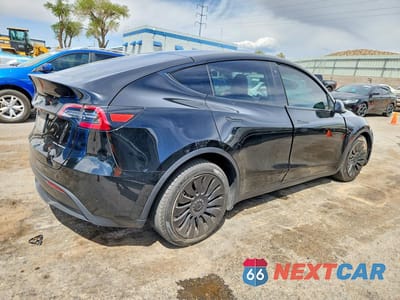 Trzecie zdjęcie samochodu z tyłu: 2021 TESLA MODEL Y VIN:5YJYGAEE4MF113143 - miniatura