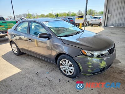 Czwarte zdjęcie samochodu z boku: 2012 KIA FORTE EX VIN:KNAFU4A24C5548948 - miniatura