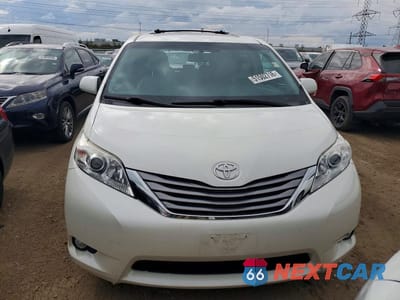 Piąte zdjęcie samochodu w środku: 2017 TOYOTA SIENNA XLE 8-PASSENGER VIN:5TDYZ3DC1HS816478 - miniatura