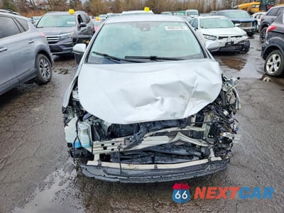 Piąte zdjęcie samochodu w środku: 2019 TOYOTA PRIUS XLE AWD-E VIN:JTDL9RFU3K3010279 - miniatura