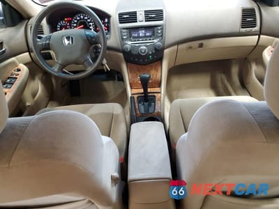 Zdjęcie 8 z 12 samochodu: 2004 HONDA ACCORD EX VIN:1HGCM566X4A037374 - miniatura