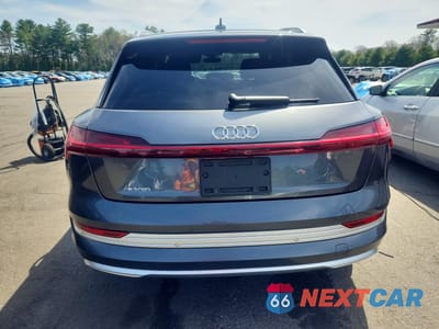 Zdjęcie 6 z 12 samochodu: 2019 AUDI E-TRON PRESTIGE VIN:WA1VAAGE3KB006838 - miniatura