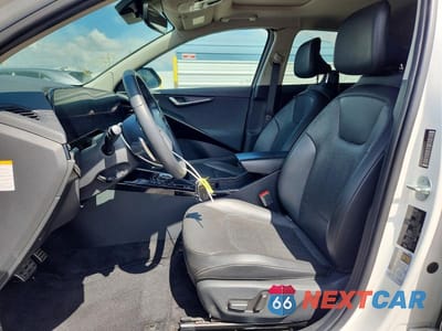 Zdjęcie 7 z 13 samochodu: 2023 KIA NIRO EV WAVE VIN:KNDCT3L13P5029452 - miniatura