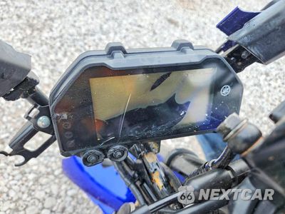 Zdjęcie 7 z 9 samochodu: 2024 YAMAHA YZFR3 A VIN:MH3RH18Y6RK015721 - miniatura