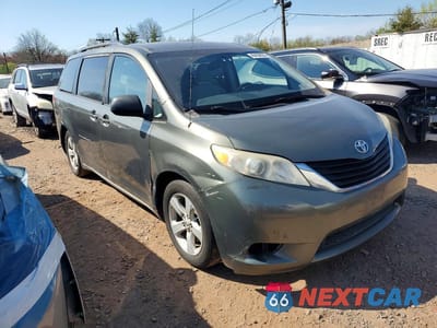 Czwarte zdjęcie samochodu z boku: 2011 TOYOTA SIENNA LE VIN:5TDKK3DC1BS046901 - miniatura