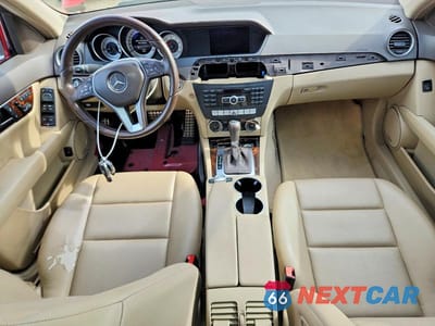 Zdjęcie 8 z 12 samochodu: 2014 MERCEDES-BENZ C 250 VIN:WDDGF4HB1EA945136 - miniatura