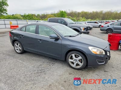 Czwarte zdjęcie samochodu z boku: 2013 VOLVO S60 T5 VIN:YV1612FS0D1208658 - miniatura