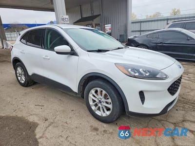 Czwarte zdjęcie samochodu z boku: 2021 FORD ESCAPE SE VIN:1FMCU9BZ0MUA68858 - miniatura