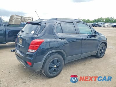 Trzecie zdjęcie samochodu z tyłu: 2018 CHEVROLET TRAX 1LT VIN:3GNCJLSBXJL271427 - miniatura