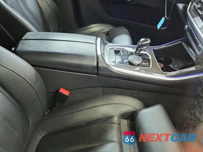 Piąte zdjęcie samochodu w środku: 2021 BMW X5 M50I VIN:5UXJU4C01M9F71043 - miniatura