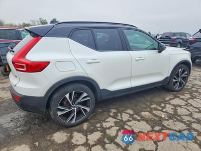 Trzecie zdjęcie samochodu z tyłu: 2021 VOLVO XC40 T5 R-DESIGN VIN:YV4162UM6M2468172 - miniatura