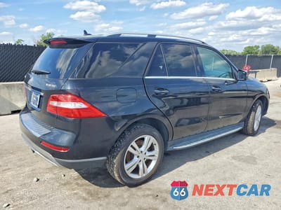 Trzecie zdjęcie samochodu z tyłu: 2015 MERCEDES-BENZ ML 250 BLUETEC VIN:4JGDA0EB8FA473734 - miniatura