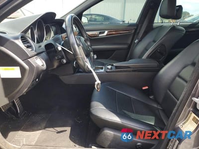Zdjęcie 7 z 12 samochodu: 2013 MERCEDES-BENZ C 250 VIN:WDDGF4HB1DR245097 - miniatura