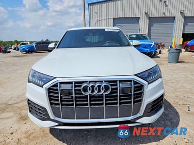 Piąte zdjęcie samochodu w środku: 2020 AUDI Q7 PRESTIGE VIN:WA1VXBF70LD005286 - miniatura