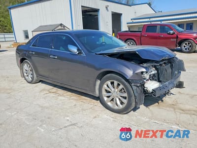 Czwarte zdjęcie samochodu z boku: 2017 CHRYSLER 300C VIN:2C3CCAKG4HH506687 - miniatura