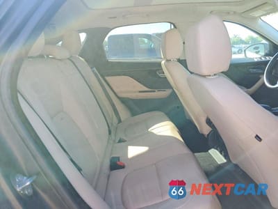Zdjęcie 10 z 12 samochodu: 2017 JAGUAR F-PACE VIN:SADCS2BV8HA490208 - miniatura