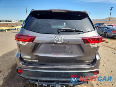 Zdjęcie 6 z 14 samochodu: 2019 TOYOTA HIGHLANDER SE VIN:5TDJZRFH0KS727540 - miniatura