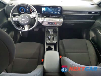 Zdjęcie 8 z 11 samochodu: 2025 HYUNDAI KONA SEL VIN:KM8HBCAB9SU336882 - miniatura