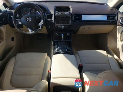 Zdjęcie 8 z 14 samochodu: 2016 VOLKSWAGEN TOUAREG SPORT VIN:WVGEF9BP7GD009988 - miniatura