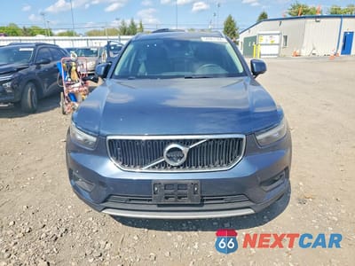 Piąte zdjęcie samochodu w środku: 2022 VOLVO XC40 T5 MOMENTUM VIN:YV4162UK0N2739145 - miniatura