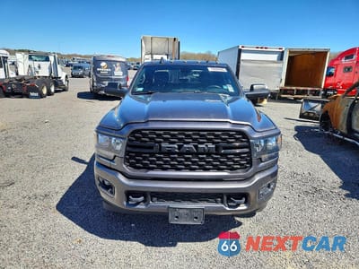Piąte zdjęcie samochodu w środku: 2022 RAM 3500 BIG HORN VIN:3C63R3HL4NG435049 - miniatura