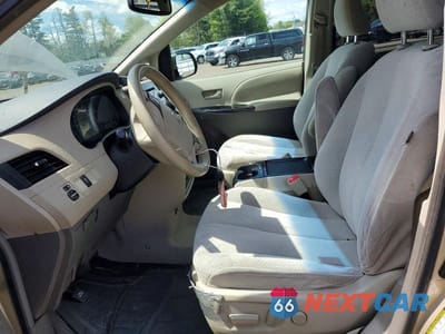 Zdjęcie 7 z 13 samochodu: 2011 TOYOTA SIENNA LE VIN:5TDKK3DCXBS015565 - miniatura