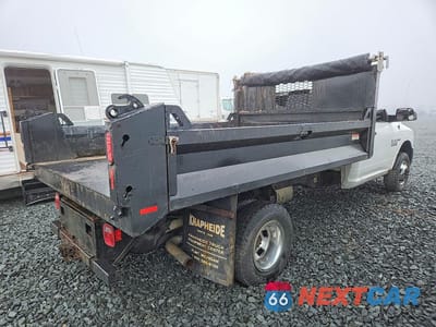 Trzecie zdjęcie samochodu z tyłu: 2018 RAM 3500 DUMP TRUCK VIN:3C7WRTBJ5JG114308 - miniatura