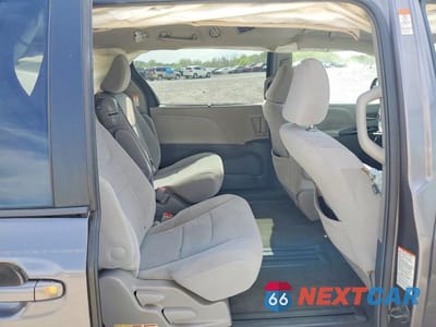 Zdjęcie 11 z 12 samochodu: 2015 TOYOTA SIENNA LE 8-PASSENGER VIN:5TDKK3DC3FS630836 - miniatura