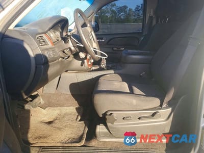 Zdjęcie 7 z 13 samochodu: 2013 CHEVROLET SUBURBAN C1500 LS VIN:1GNSCHE09DR101828 - miniatura