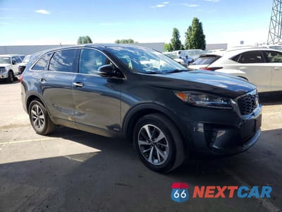 Czwarte zdjęcie samochodu z boku: 2020 KIA SORENTO S VIN:5XYPGDA58LG612120 - miniatura