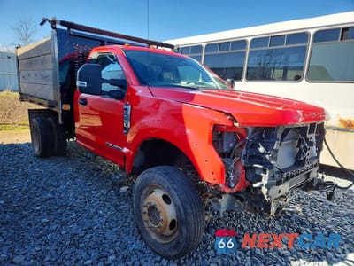 Czwarte zdjęcie samochodu z boku: 2019 FORD F550 SUPER DUTY VIN:1FDUF5HT0KDA06898 - miniatura