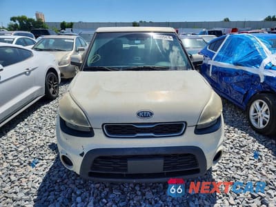 Piąte zdjęcie samochodu w środku: 2012 KIA SOUL BASE VIN:KNDJT2A5XC7481789 - miniatura