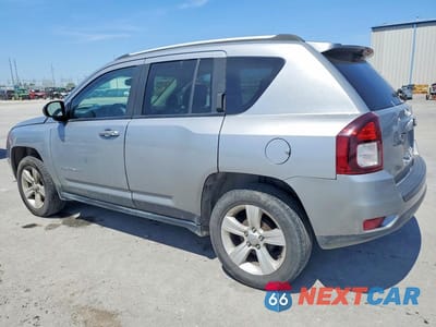 Drugie zdjęcie samochodu z przodu: 2017 JEEP COMPASS SPORT VIN:1C4NJCBA5HD123405 - miniatura