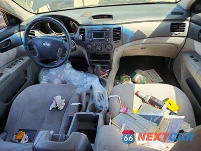 Zdjęcie 8 z 11 samochodu: 2010 KIA OPTIMA LX VIN:KNAGG4A80A5409378 - miniatura