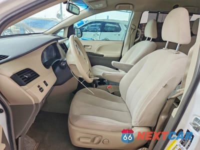 Zdjęcie 7 z 13 samochodu: 2014 TOYOTA SIENNA LE VIN:5TDKK3DCXES463020 - miniatura