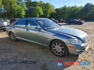 Czwarte zdjęcie samochodu z boku: 2008 MERCEDES-BENZ S 550 VIN:WDDNG71X38A172914 - miniatura