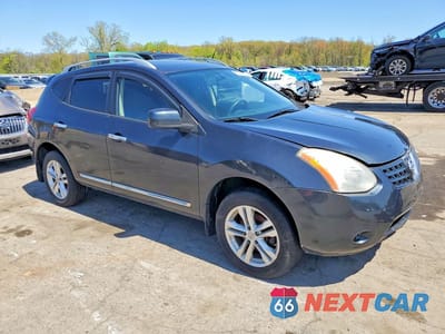 Czwarte zdjęcie samochodu z boku: 2013 NISS ROGUE SV VIN:JN8AS5MV5DW610680 - miniatura